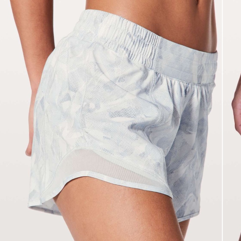 Lululemon Hotty Hot Short II *Long 4"
Jasmine White Multi / White 6